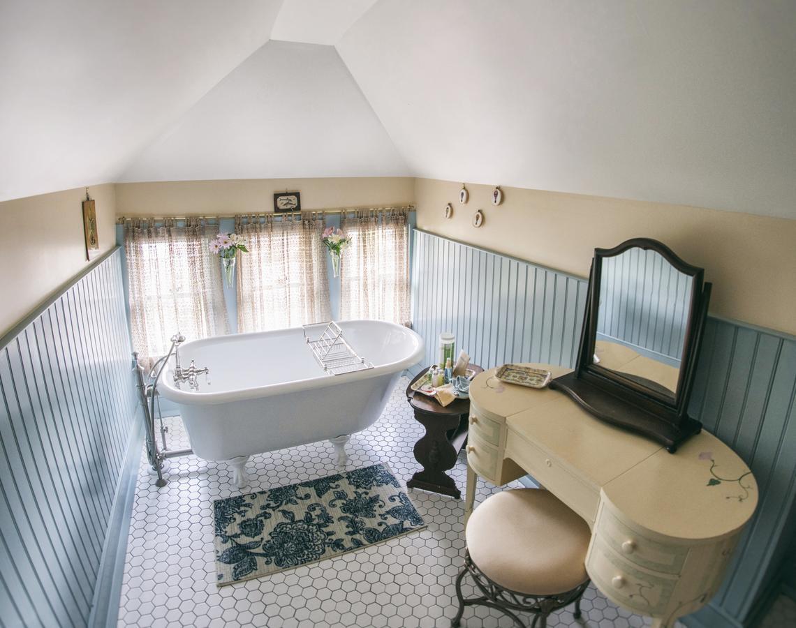 Hummingbird Inn Ийстън Екстериор снимка